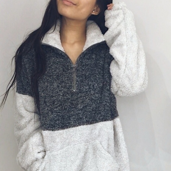 felicias Tops - 🆕 Camila - Gray Fuzzy Pullover